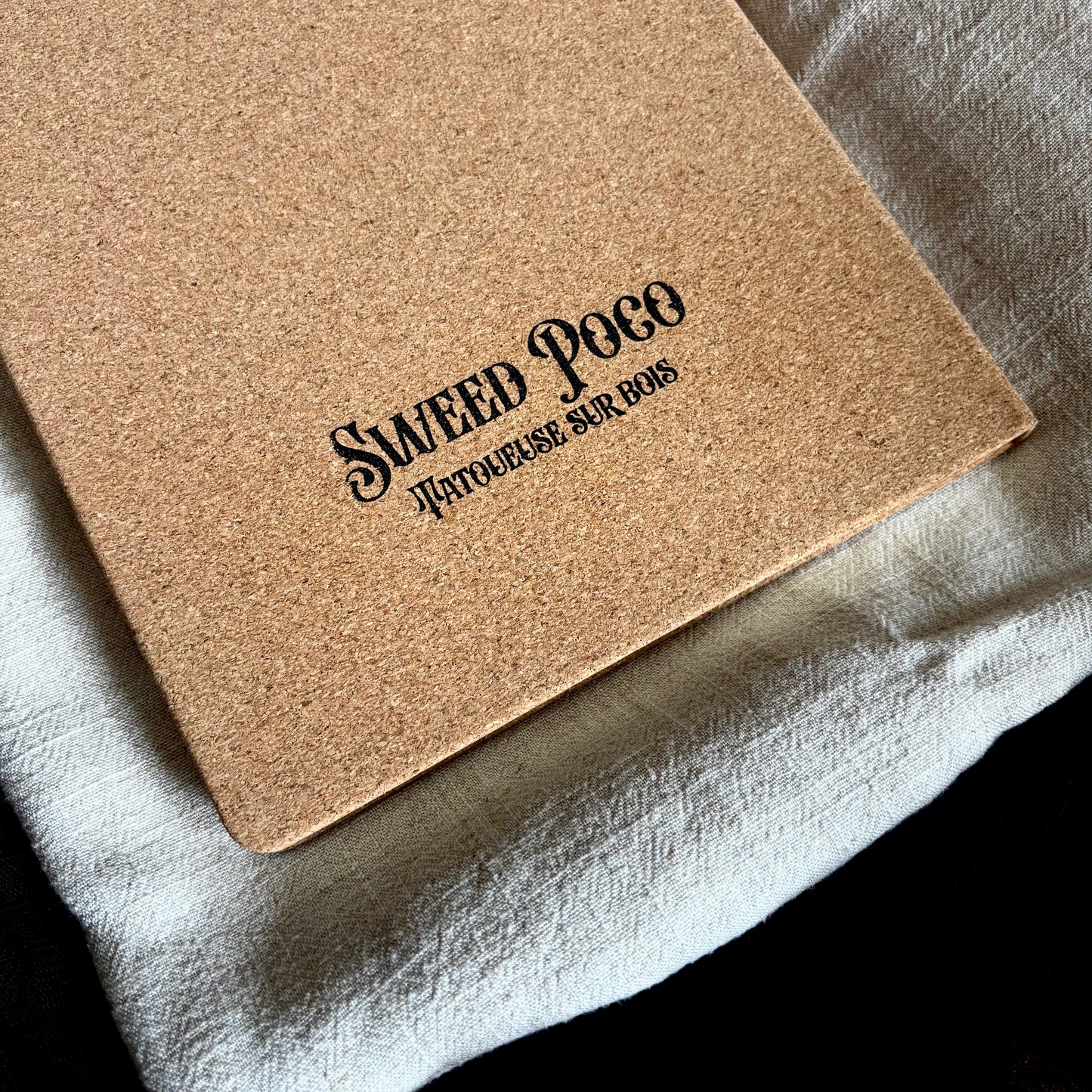 CARNET EN LIEGE SORCIERE FAUTEUIL (Grand format 18x25cm)