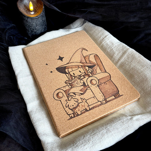 CARNET EN LIEGE SORCIERE FAUTEUIL (Grand format 18x25cm)