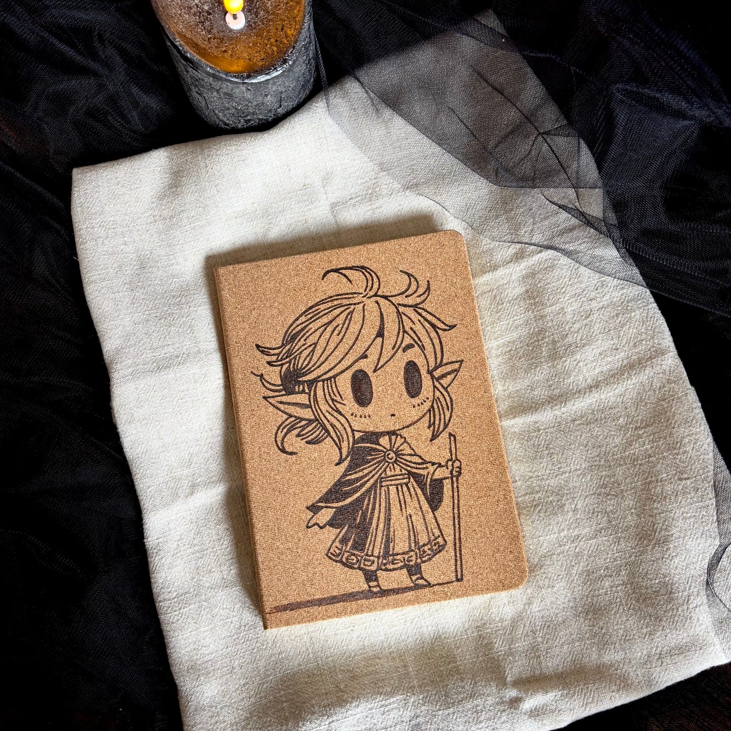 CARNET EN LIEGE PETITE AVENTURIERE (Format moyen 13x18cm)
