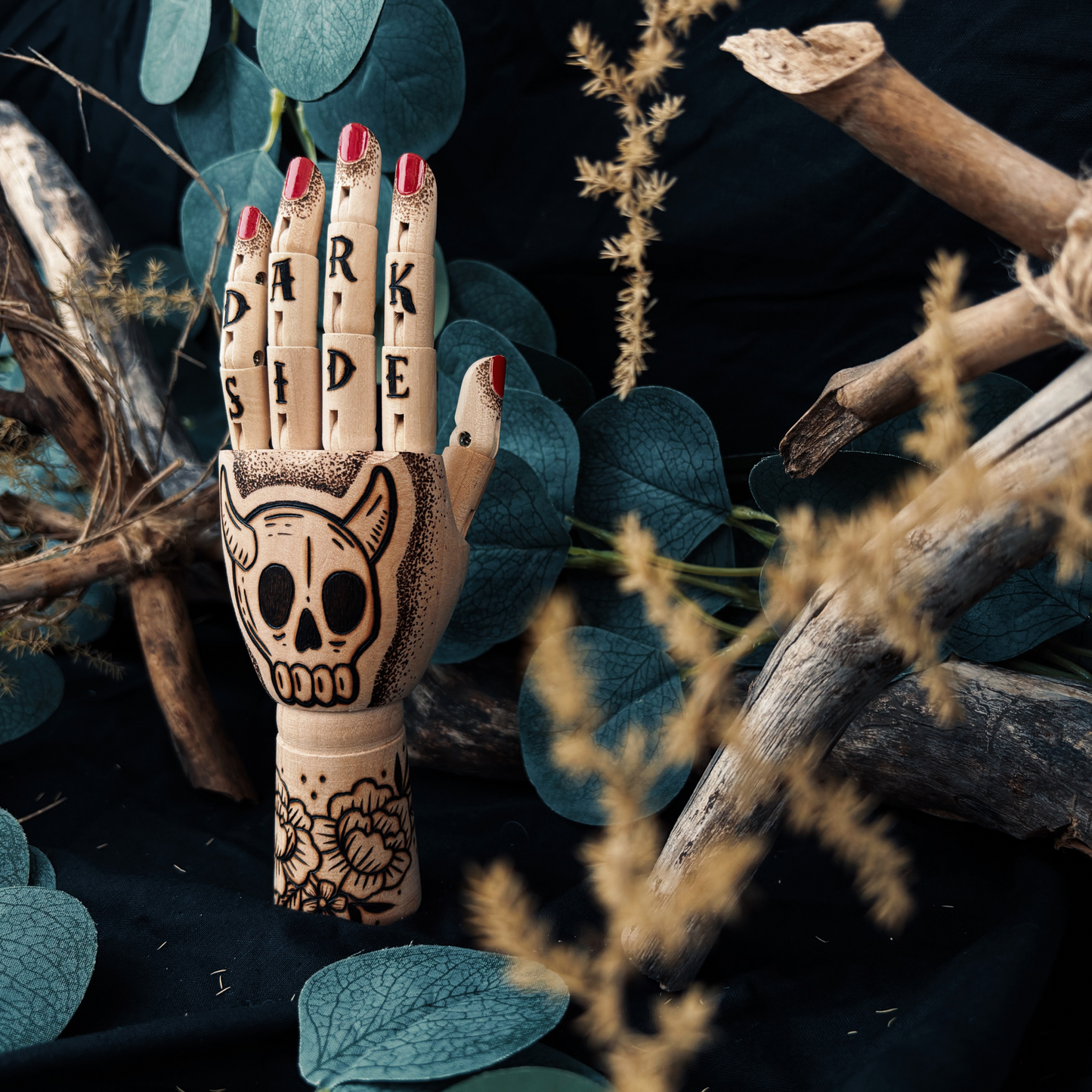 MAIN ARTICULÉE "DARK SIDE"