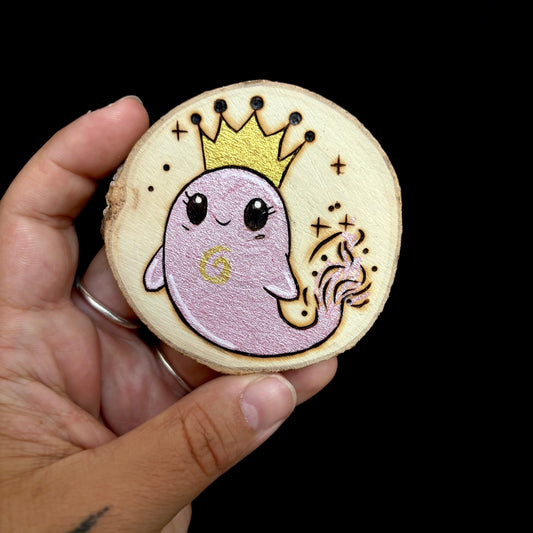 MAGNET EN BOIS BALEINE QUEEN