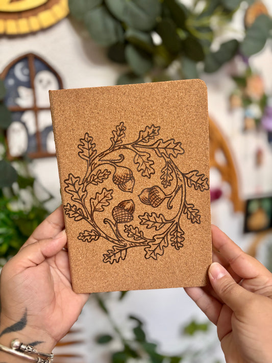 CARNET EN LIEGE FEUILLE DE CHÊNE ET GLANDS (Format moyen 13x18cm)