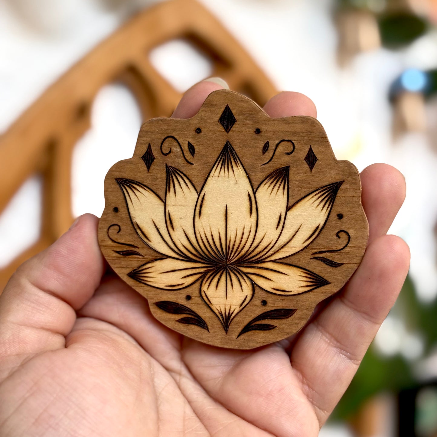 MAGNET EN BOIS LOTUS