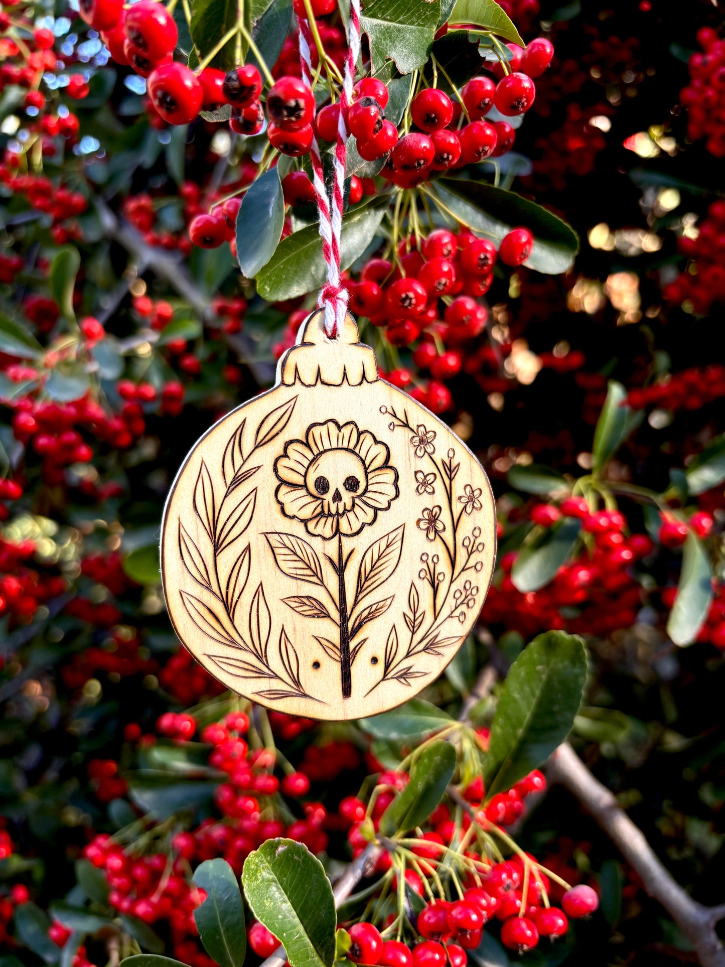 DECORATION DE SAPIN - Boule fleur crâne