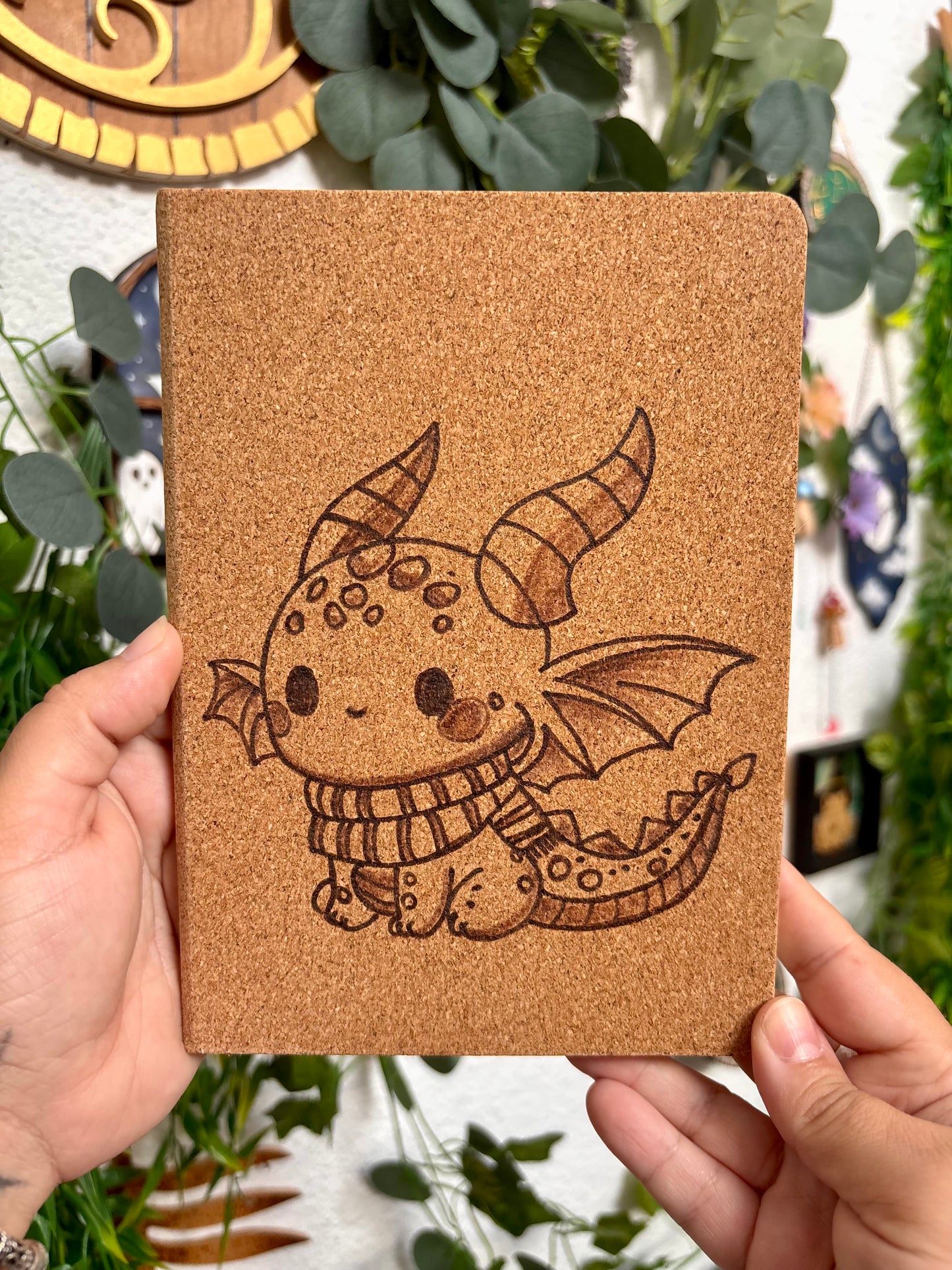 CARNET EN LIEGE DRAGON D’HIVER (Format moyen 13x18cm)