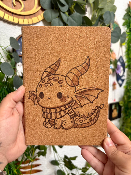 CARNET EN LIEGE DRAGON D’HIVER (Format moyen 13x18cm)