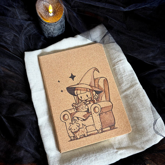 CARNET EN LIEGE SORCIERE FAUTEUIL (Grand format 18x25cm)