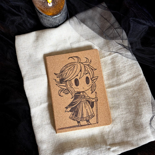 CARNET EN LIEGE PETITE AVENTURIERE (Format moyen 13x18cm)